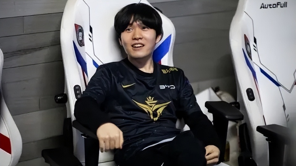 Kaiyun-包含Rookie迎来二十赛季高光表现，FPX球迷沸腾！的词条